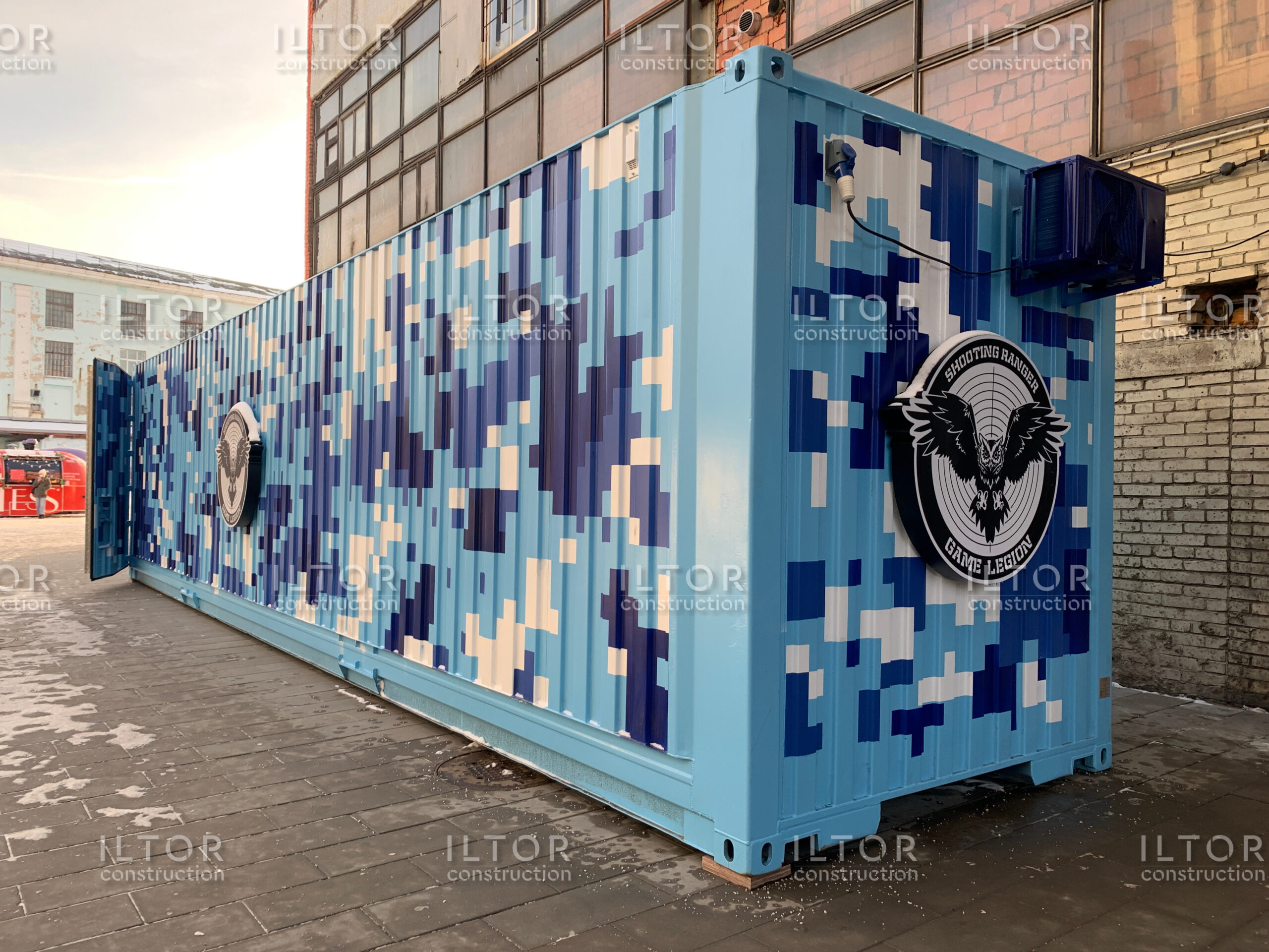 Тир из контейнера с покраской фасада в пиксельный камуфляж
